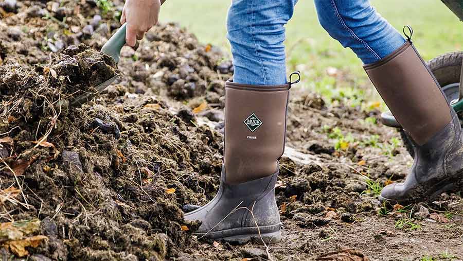 Best Muck Boots For Farming 2023 (Men's and Women's)