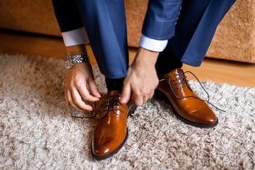 What Color Pants Go With (Light and Dark) Brown Shoes