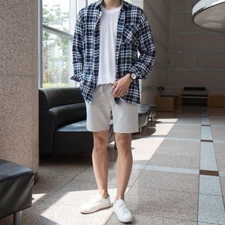 What Color Shirt Goes With Gray Shorts? (5 Options)